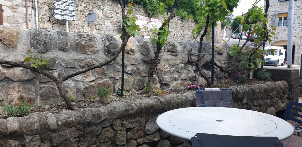 L'Huile Et L'Eau Διαμέρισμα Antraigues Εξωτερικό φωτογραφία
